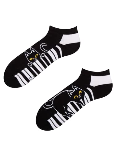 Dedoles Sneaker Socken Low Cut Füßlinge Unisex Damen Herren Baumwolle lustiges Design Geschenk links rechts verschieden, Farbe Schwarz, Motiv Piano-Katze Knöchelsocken, Gr. 39-42 von Dedoles