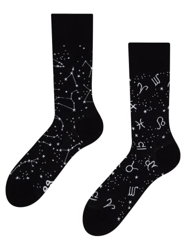 Dedoles Socken Regular normale Höhe Unisex Damen Herren Baumwolle viele lustige Designs Weihnachtssocken 1 Paar, Farbe Schwarz, Motiv Sternzeichen, Gr. 35-38 von Dedoles