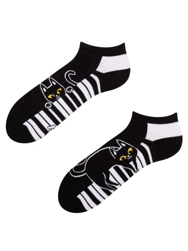 Dedoles Sneaker Socken Low Cut Füßlinge Unisex Damen Herren Baumwolle lustiges Design Geschenk links rechts verschieden, Farbe Schwarz, Motiv Piano-Katze Knöchelsocken, Gr. 35-38 von Dedoles