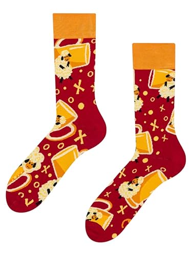 Dedoles Socken Regular normale Höhe Unisex Damen Herren Baumwolle viele lustige Designs Weihnachtssocken 1 Paar, Farbe Rot, Motiv Hopfengetränk und Schafe, Gr. 43-46 von Dedoles