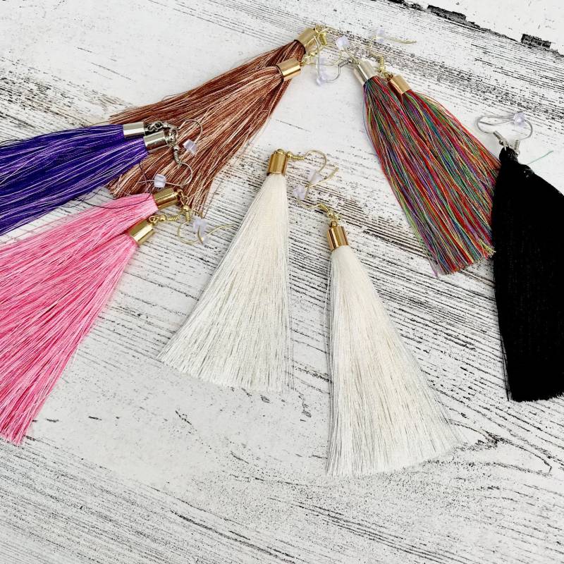 Handgemachte Seide Quaste Ohrringe Benutzerdefinierte Farbe Baumeln Tropfen Handgemachte Seide Quaste Ohrringe Benutzerdefinierte Farbe Baumeln Tropfen von DeeDeeUniques