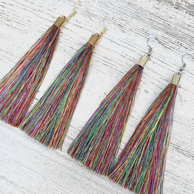 Multicolor Seide Quaste Ohrringe Handgemachte Ohrringe Multicolor Seide Quaste Ohrringe Handgemachte Ohrringe von DeeDeeUniques