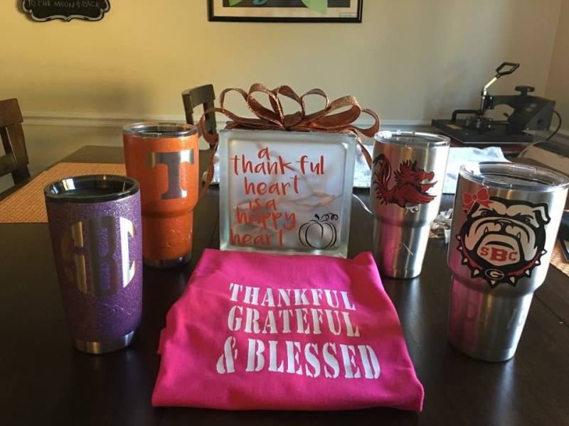 T-Shirts T-Shirts von DeecalsByDemetrius