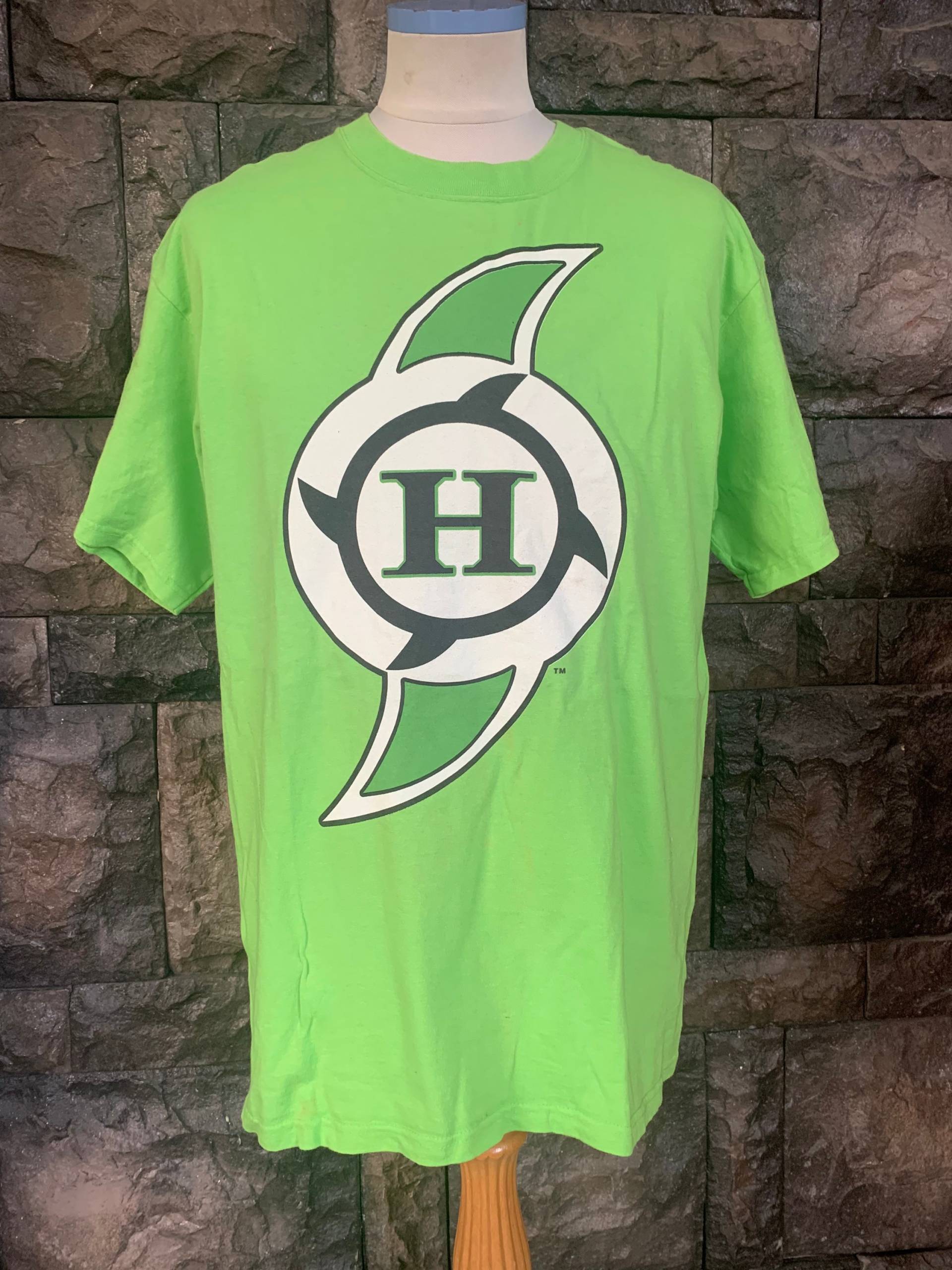 Vintage 00S Wwe Hurricane Helms Logo T-Shirt von DeejaArt