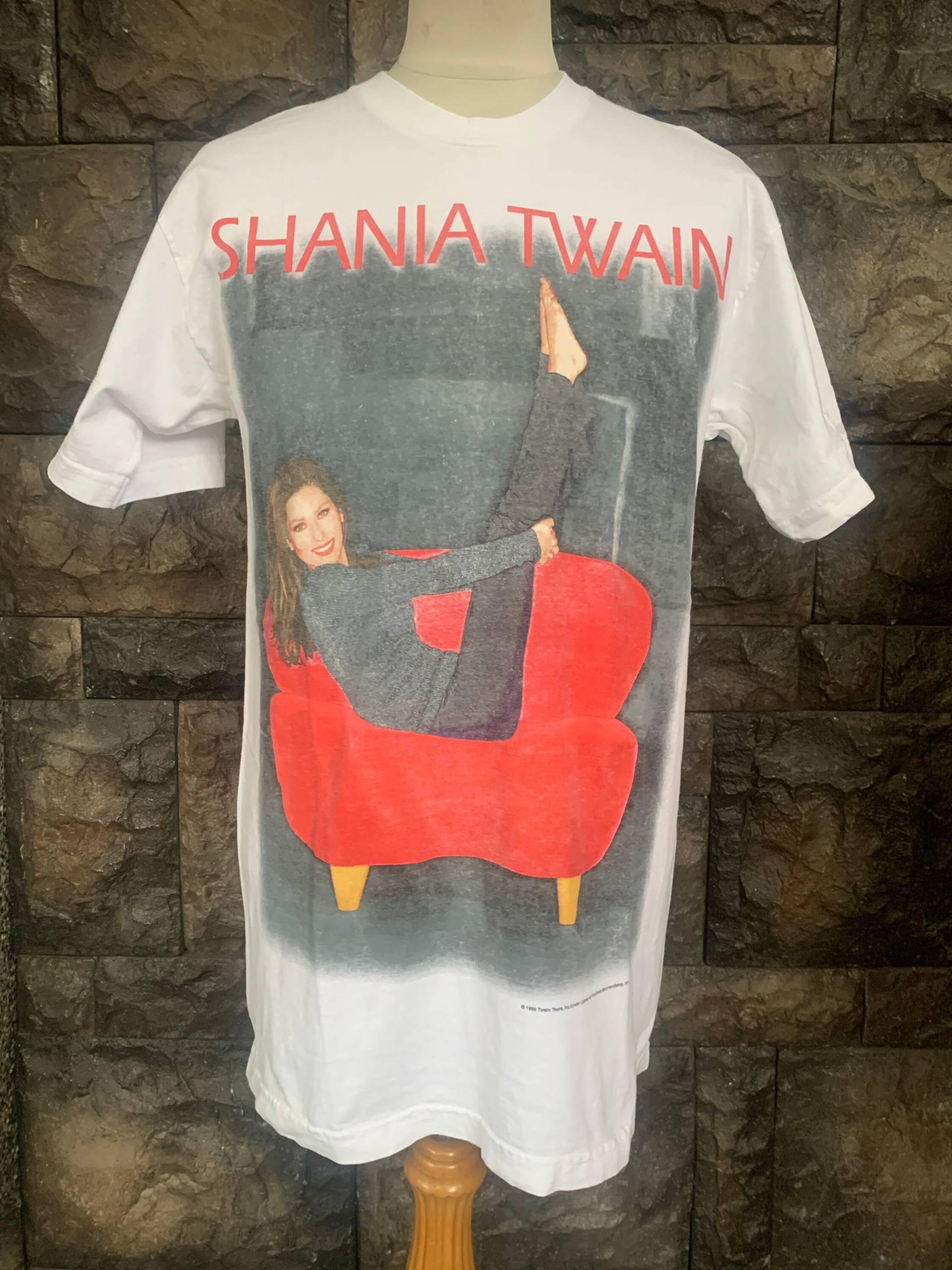 Vintage 1998 Shania Twain T-Shirt von DeejaArt