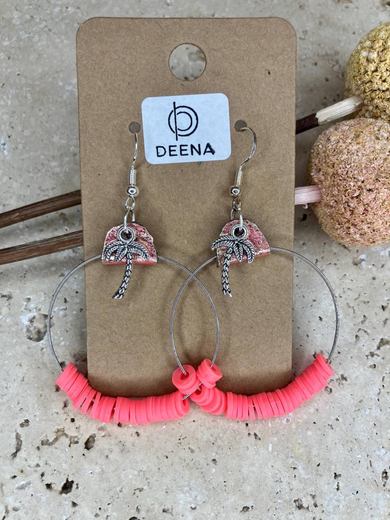 Deena - Handgemachte Ohrringe Aus Edelstahl Mit Leder Und Heishi Perlen, Rosa Neonpink Silberfarbenen Akzenten, Modern & Ausgefallen Deena - Handgemachte Ohrringe Aus Edelstahl Mit Leder Und Heishi Perlen, Rosa Neonpink Silberfarbenen Akzenten, Modern & Ausgefallen von DeenaDesignDortmund