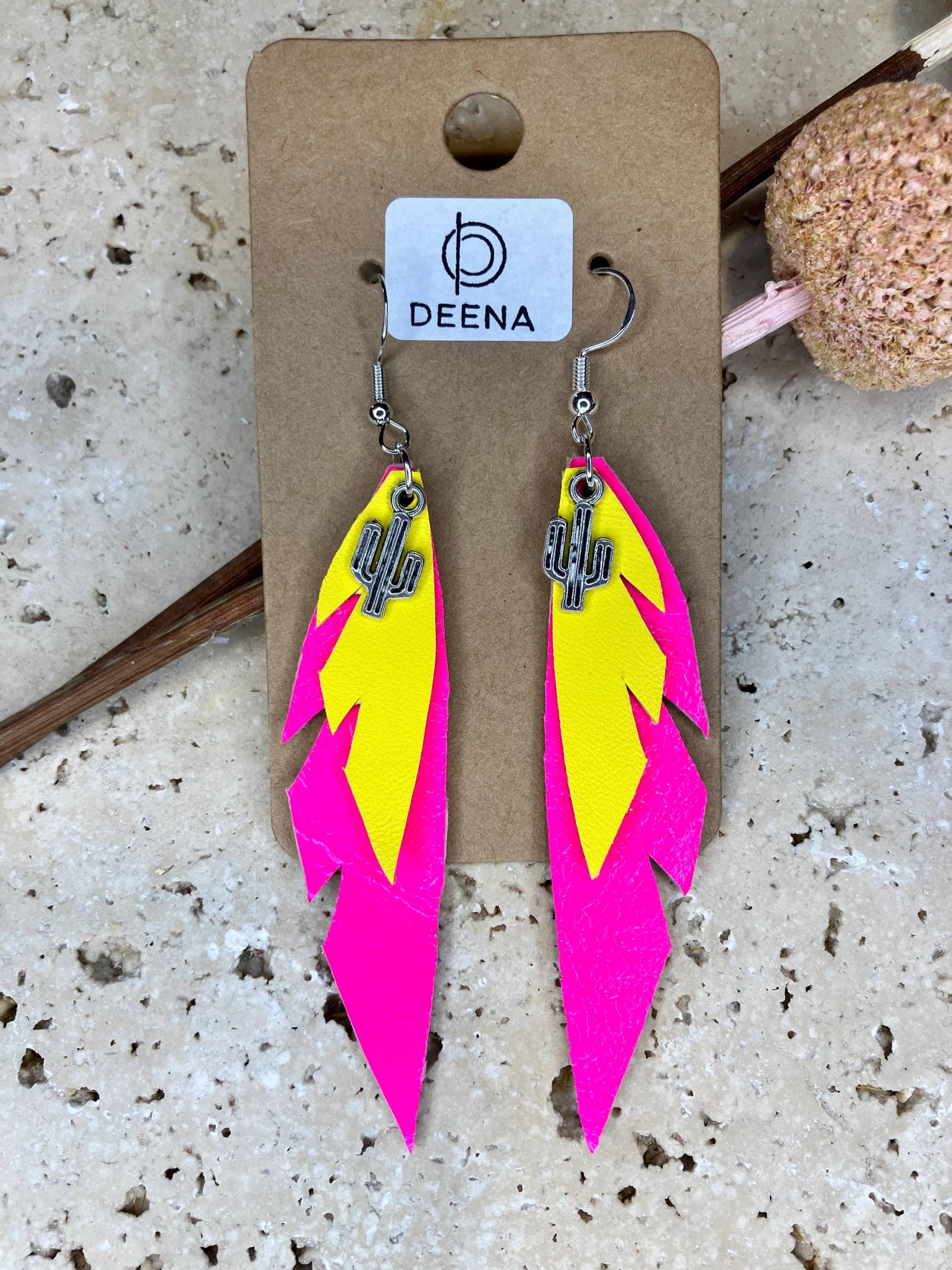 Deena - Handgemachte Ohrringe Aus Leder, Neonpink Gelb Mit Silberfarbenen Akzenten, Einzigartig & Ausgefallen Deena - Handgemachte Ohrringe Aus Leder, Neonpink Gelb Mit Silberfarbenen Akzenten, Einzigartig & Ausgefallen von DeenaDesignDortmund