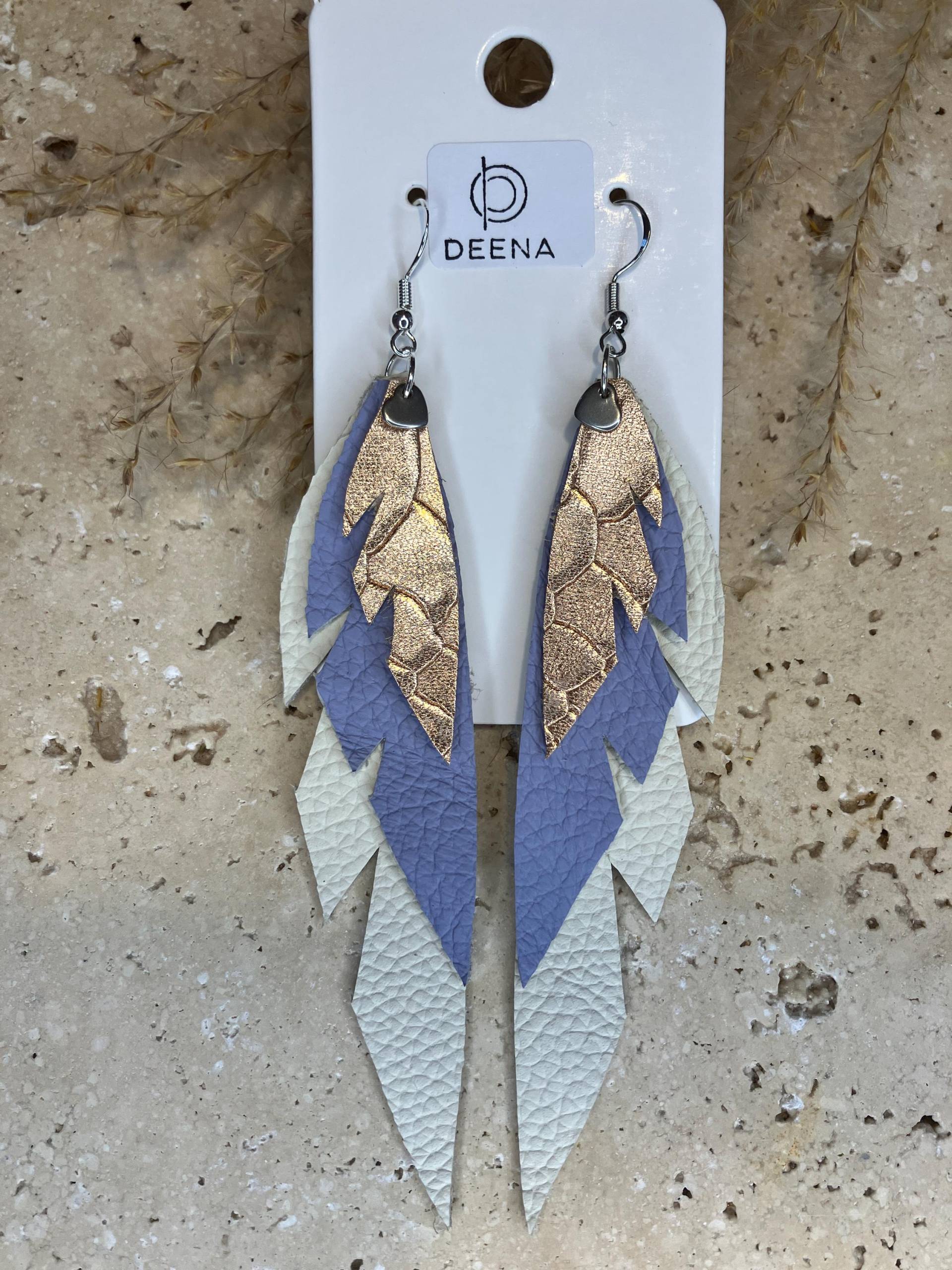 Deena - Handgemachte Ohrringe Aus Leder, Weiß Violett Rosegold Gemustert Mit Silberfarbenen Akzenten, Einzigartig & Ausgefallen Deena - Handgemachte Ohrringe Aus Leder, Weiß Violett Rosegold Gemustert Mit Silberfarbenen Akzenten, Einzigartig & Ausgefallen von DeenaDesignDortmund