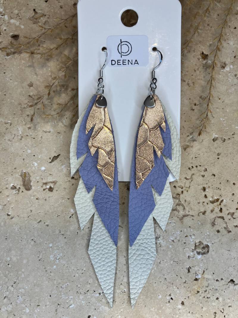 Deena - Handgemachte Ohrringe Aus Leder, Weiß Violett Rosegold Gemustert Mit Silberfarbenen Akzenten, Einzigartig & Ausgefallen Deena - Handgemachte Ohrringe Aus Leder, Weiß Violett Rosegold Gemustert Mit Silberfarbenen Akzenten, Einzigartig & Ausgefallen von DeenaDesignDortmund