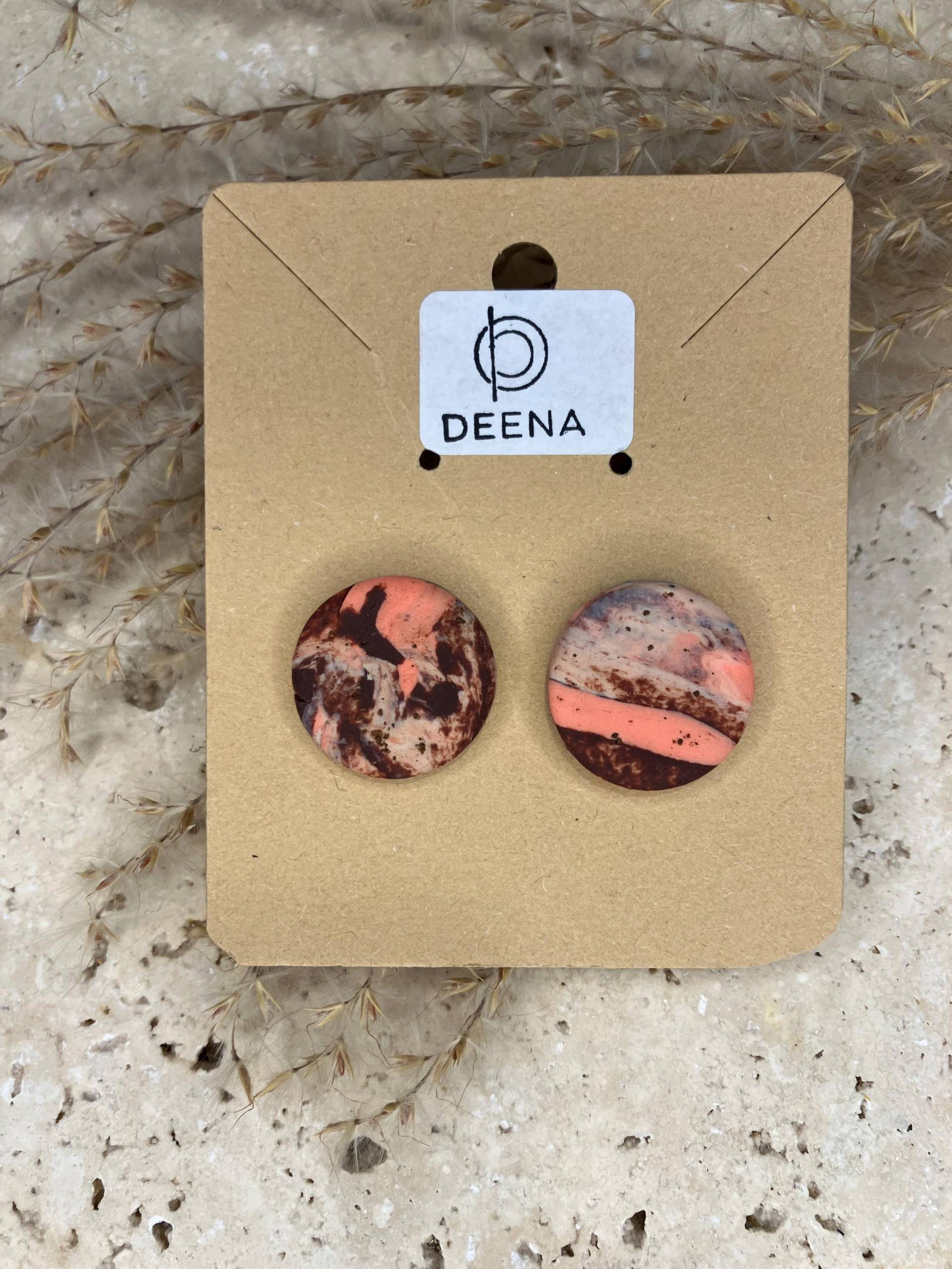 Deena - Handgemachte Ohrstecker Aus Polymer Ton, Creme Koralle Braun Gesprenkelt, Elegant & Minimalistisch Deena - Handgemachte Ohrstecker Aus Polymer Ton, Creme Koralle Braun Gesprenkelt, Elegant & Minimalistisch von DeenaDesignDortmund