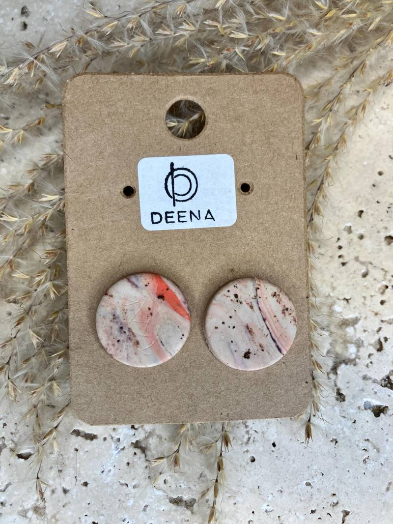 Deena - Handgemachte Ohrstecker Aus Polymer Ton, Creme Koralle Braun Gesprenkelt, Elegant & Minimalistisch Deena - Handgemachte Ohrstecker Aus Polymer Ton, Creme Koralle Braun Gesprenkelt, Elegant & Minimalistisch von DeenaDesignDortmund