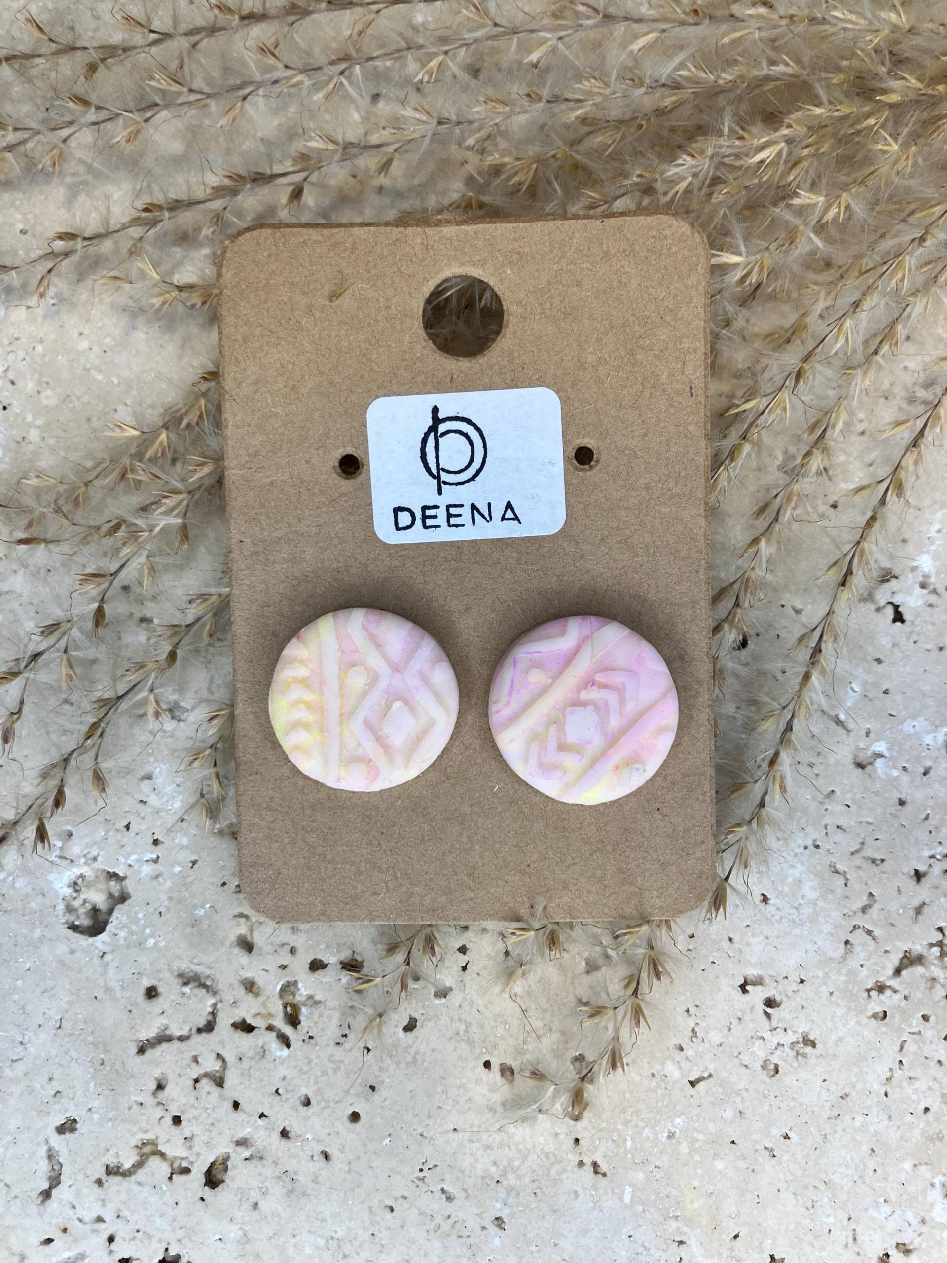 Deena - Handgemachte Ohrstecker Aus Polymer Ton, Neon Verlauf Mit Relief Ethno Ikat Aztek Maya, Modern & Frei von DeenaDesignDortmund