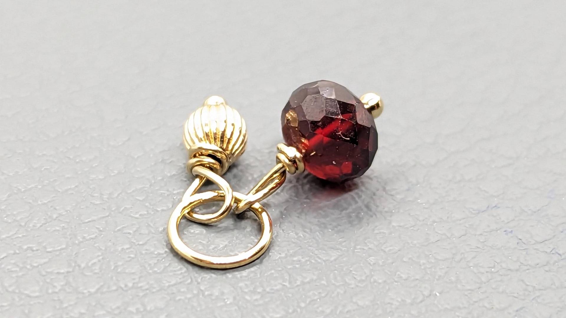 Granat Und Corrugated Beads Anhänger in 14 Karat Gold Gefüllt Granat Und Corrugated Beads Anhänger in 14 Karat Gold Gefüllt von DeepColorGems