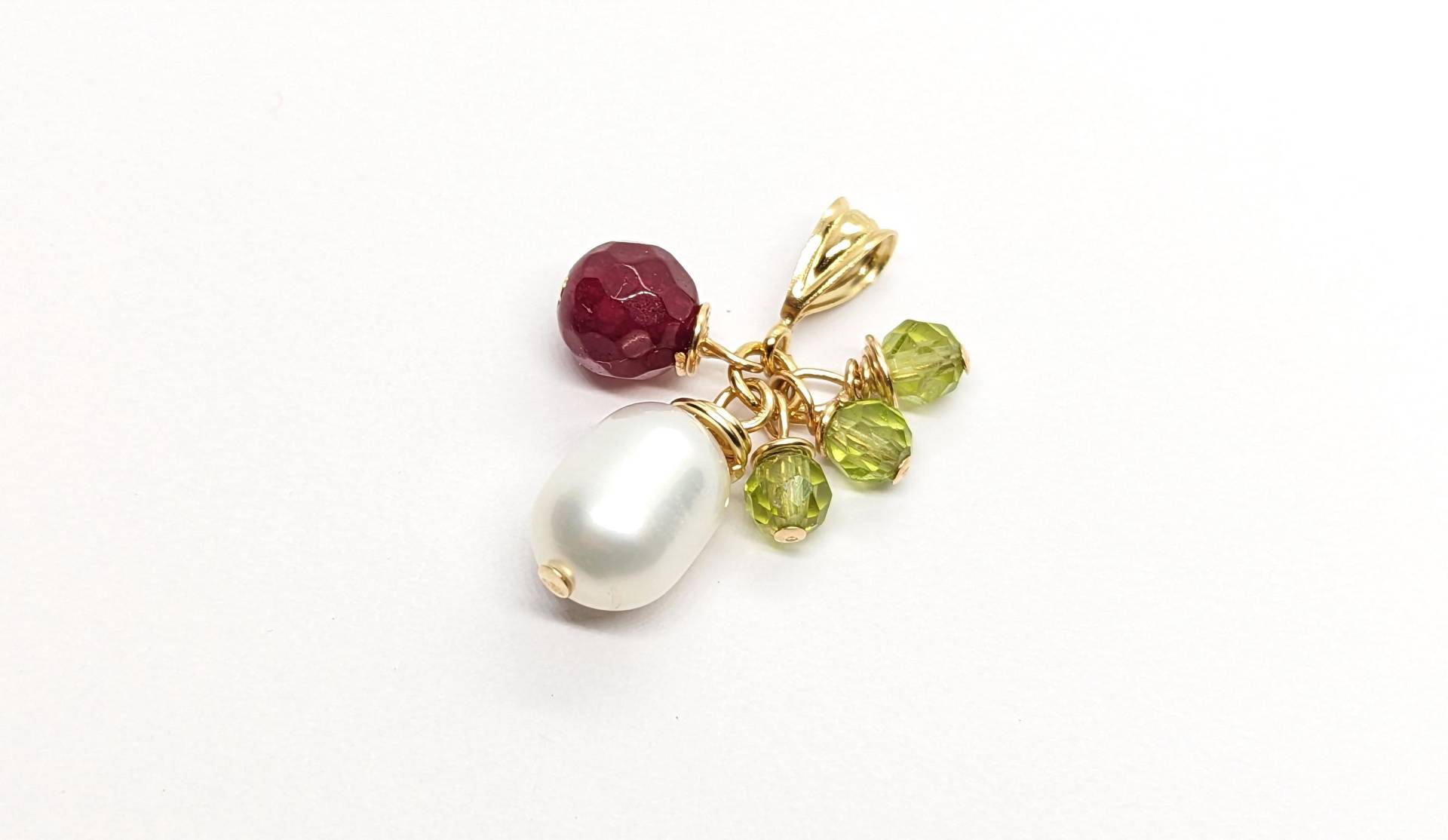 Rubin | Behandelt, Bruchfüllung, Süsswasserperle Und Peridot Anhänger in 14 Karat Gold Gefüllt von DeepColorGems