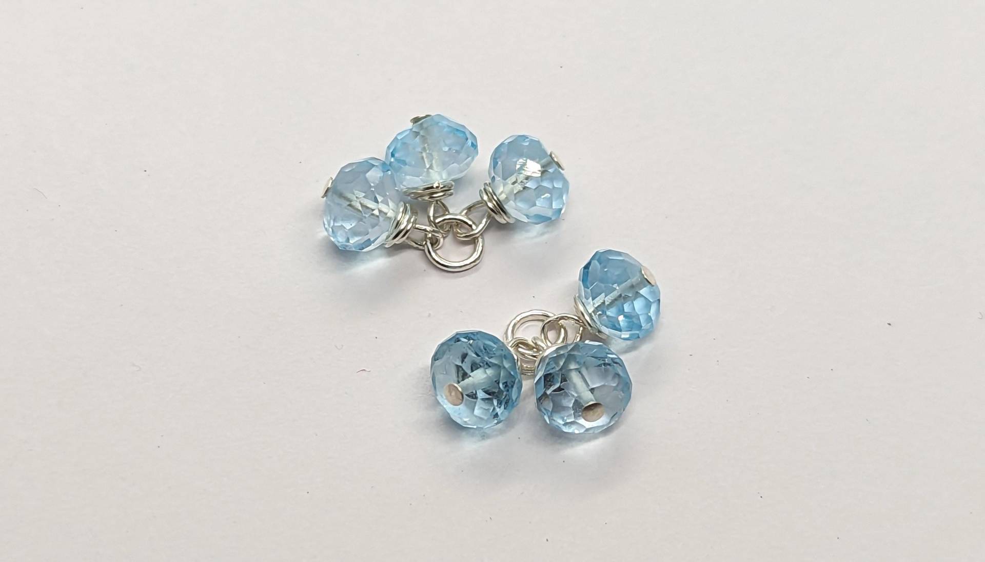 Sky Blue Topas Ohrring Charms in Sterling Silber Sky Blue Topas Ohrring Charms in Sterling Silber von DeepColorGems