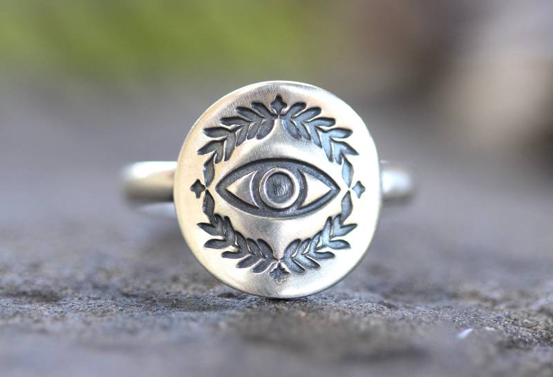 Evil Eye Ring Silber All Sehendes Auge Sterling Hexe Hexenschmuck Whimsigoth Schmuck Stapelring von DeerGirlDesigns