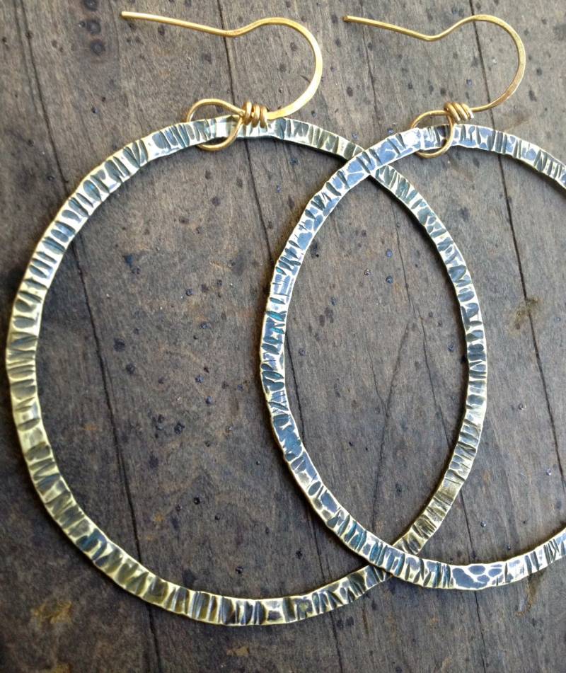 Gehämmerte Große Messing Creolen, Boho Statement Schmuck von DeerGirlDesigns