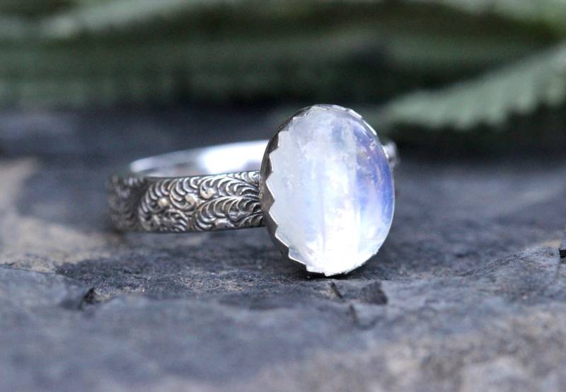 Regenbogen Mondstein Ring Sterling Silber Stapelring von DeerGirlDesigns