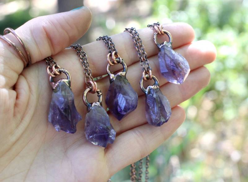 Rohe Amethyst Kristall Halskette, Elektrogeformter Kupferanhänger, Februar Geburtsstein von DeerGirlDesigns