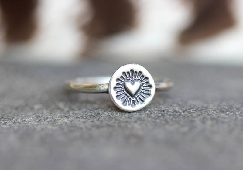 Sacred Heart Ring Schmuck Herz Stacking Sterling Silber Rings von DeerGirlDesigns
