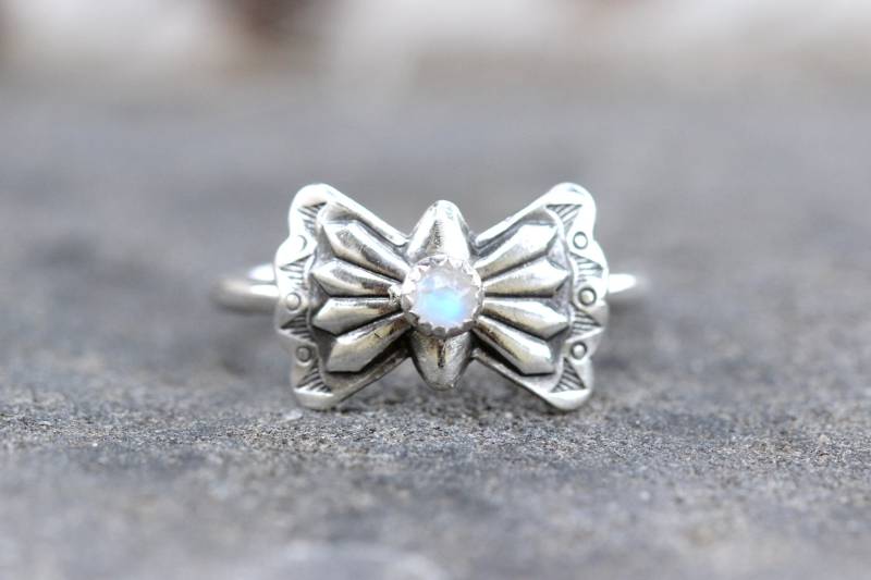 Silber Concho Ring Sterling Schmetterling Mondstein Südwestlichen Stil Schmuck Edelstein Stapeln Ringe von DeerGirlDesigns