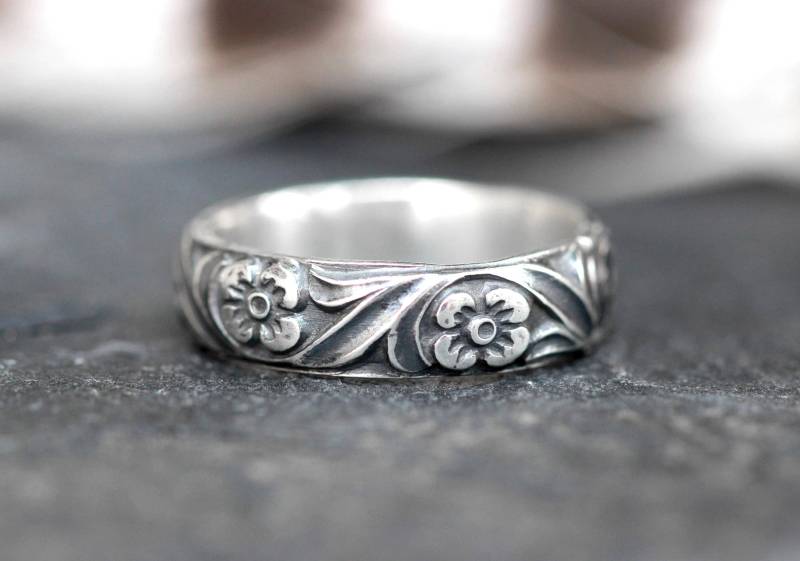 Stacking Ring Sterling Silber Daumen Blumenmuster Dicke Ringschiene von DeerGirlDesigns