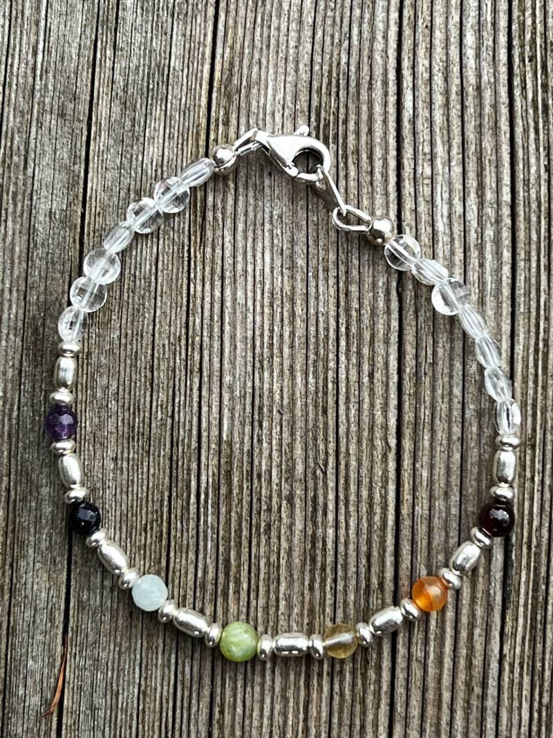 Chakra Harmonie | Armband Mit Chrystal Quartz, Amethyst, Blaugoldstein, Aquamarin, Peridot, Citrin, Karneol Und Granat von DeerartByDanielaF