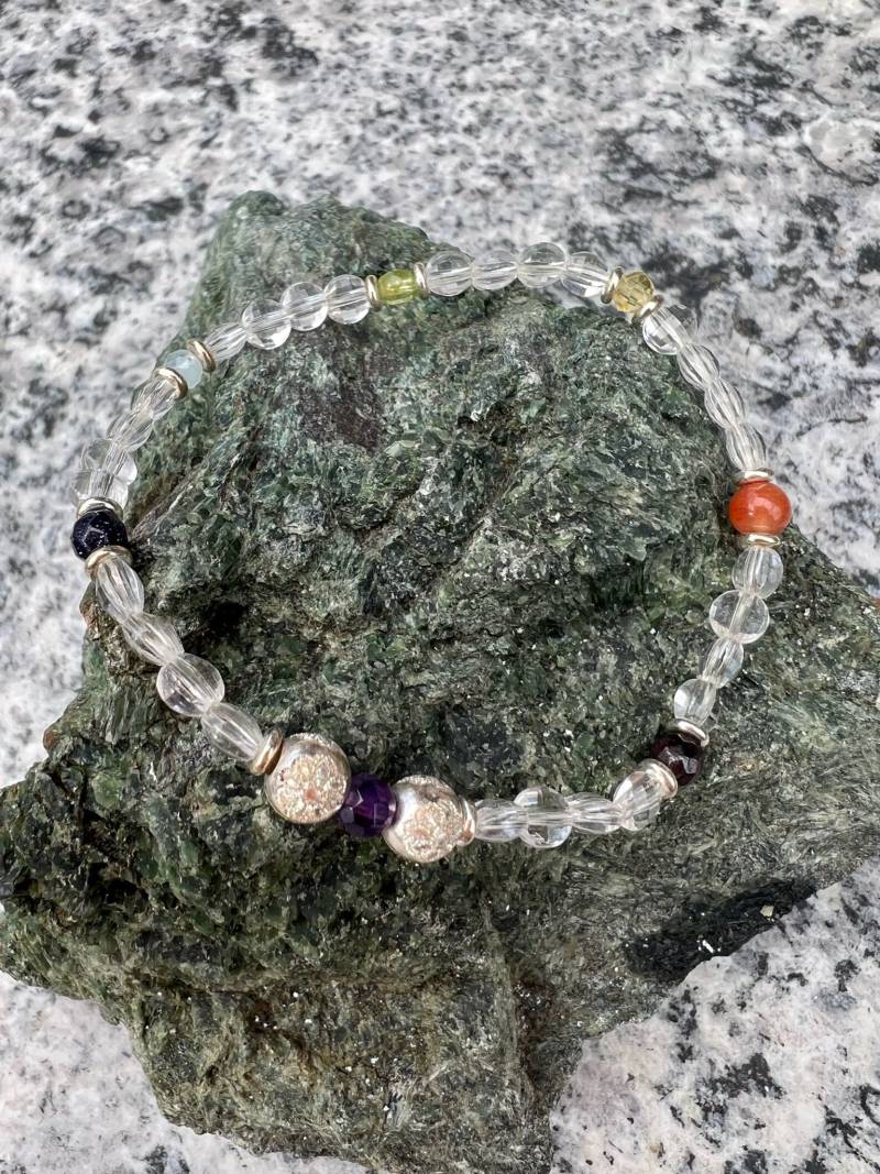 Chakra Verbindung | Edelstein Armband Mit Chrystal Quartz, Amethyst, Blaugoldstein, Aquamarin, Peridot, Citrin, Karneol Und Granat von DeerartByDanielaF