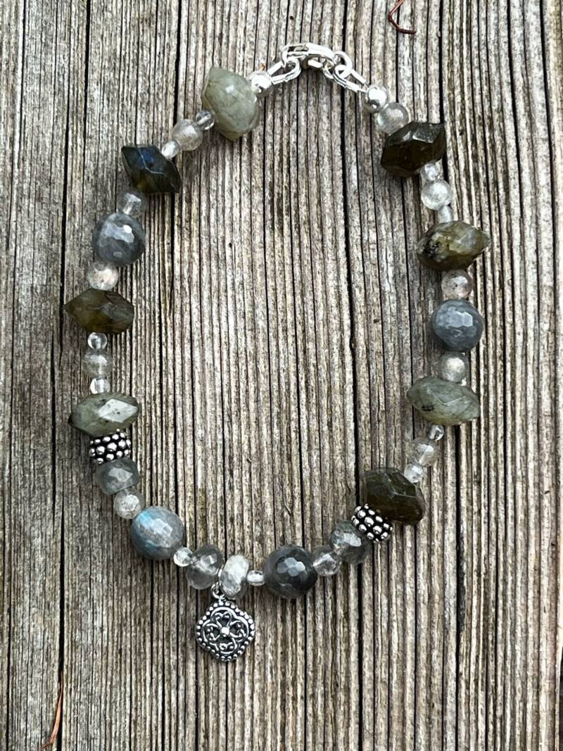 Spiegelung | Edelstein Armband Mit Labradorit Spiegelung | Edelstein Armband Mit Labradorit von DeerartByDanielaF