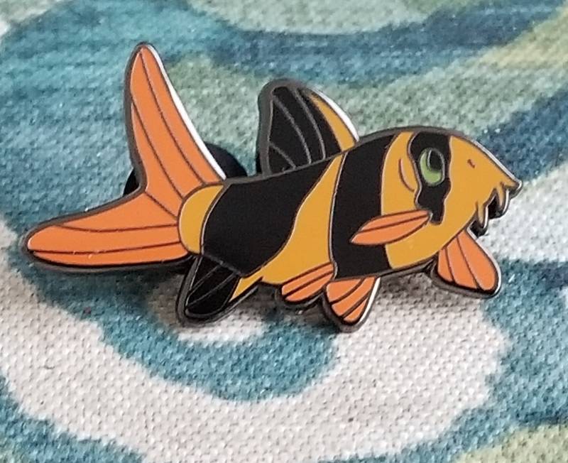 Clown Loach | Chromobotia Macracanthus Hard Emaille Pin von DeerveloperDen