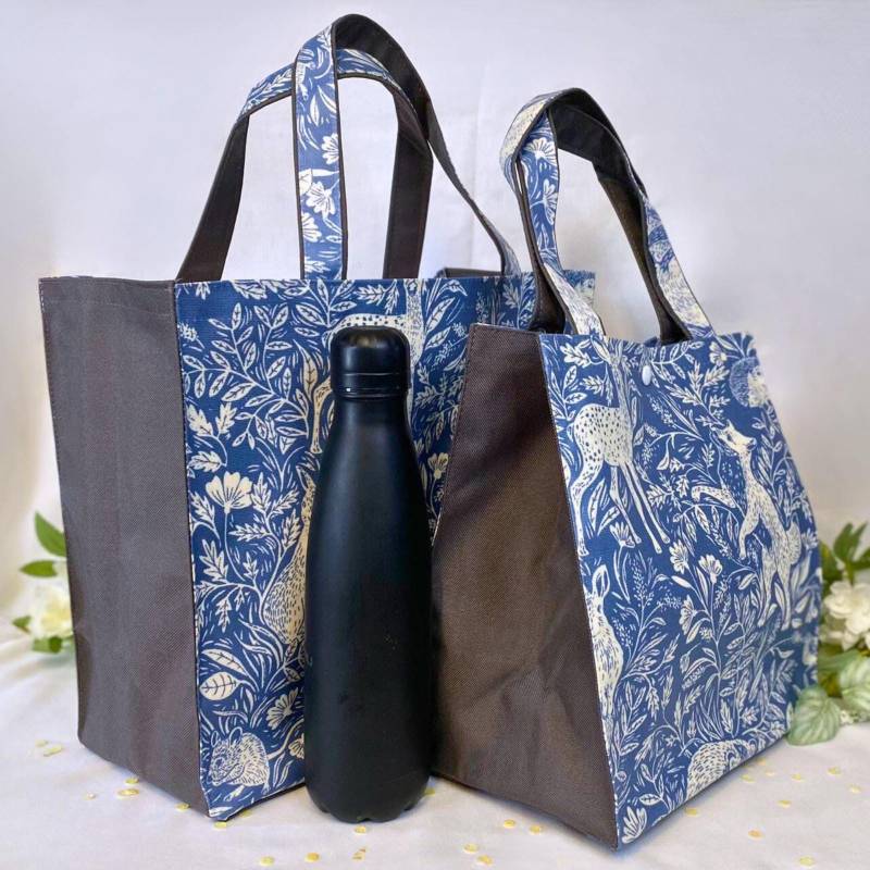 Große Baumwolltasche Aus Wachstuch, Handgemacht Mit Motiven Der Waldtiere von DeesCreativeTouches