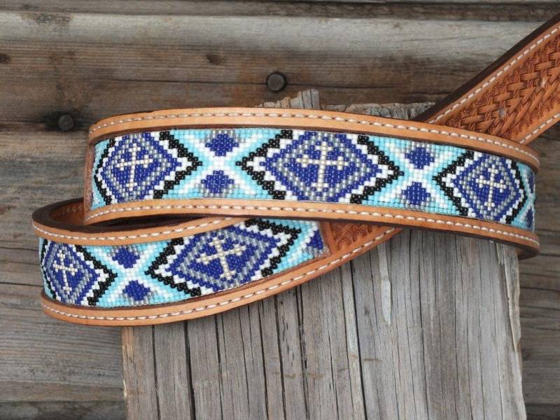 Handgefertigter Ledergürtel Handgefertigter Ledergürtel von Deesbeadeddogcollars