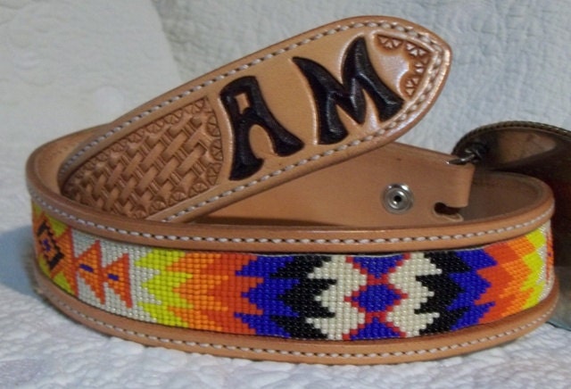Handgefertigter Ledergürtel Handgefertigter Ledergürtel von Deesbeadeddogcollars