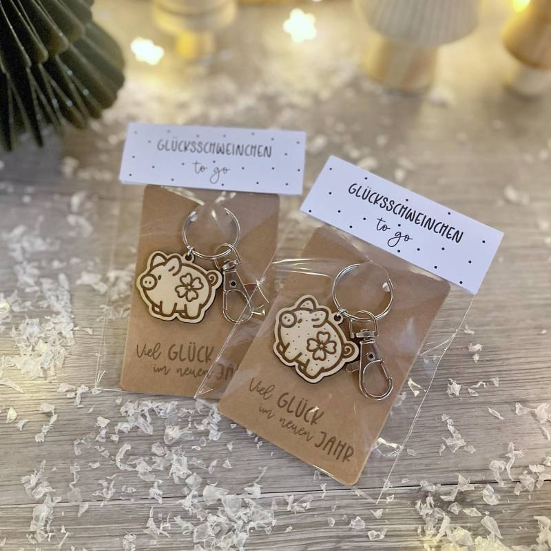 Glücksschweinchen Schlüsselanhänger | Glücksbringer Kleinigkeit Zu Silvester Neujahrswünsche Kleines Geschenk Glücksschweinchen Schlüsselanhänger | Glücksbringer Kleinigkeit Zu Silvester Neujahrswünsche Kleines Geschenk von DeichLaedchen
