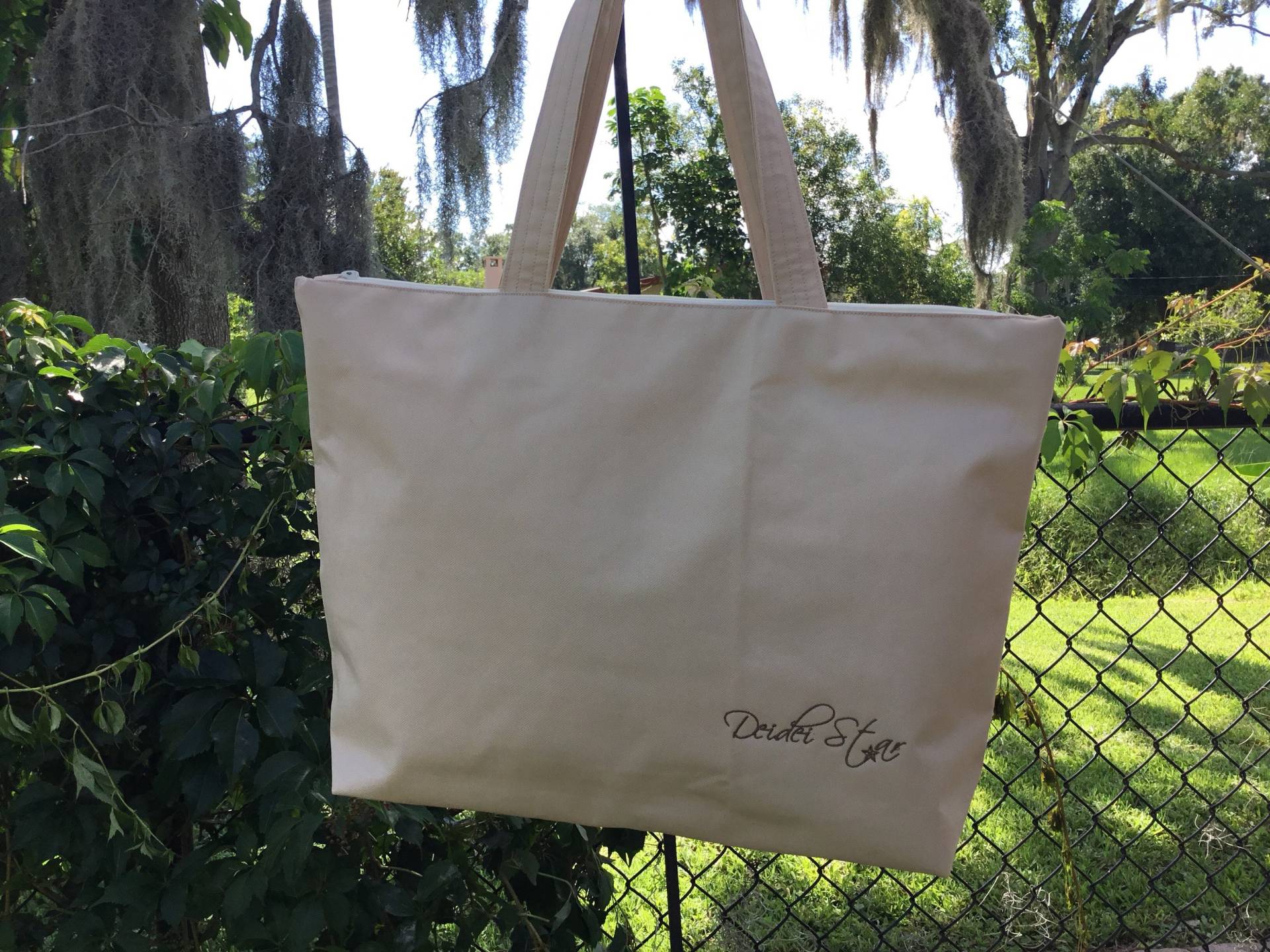 Beige Shopper in Strukturierten Vinyl von DeideiStar