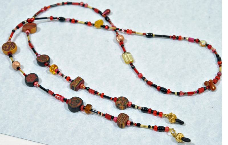 Brillenkette Oder Ausweishalter in Schwarz Und Weinrot von DeidreNabors