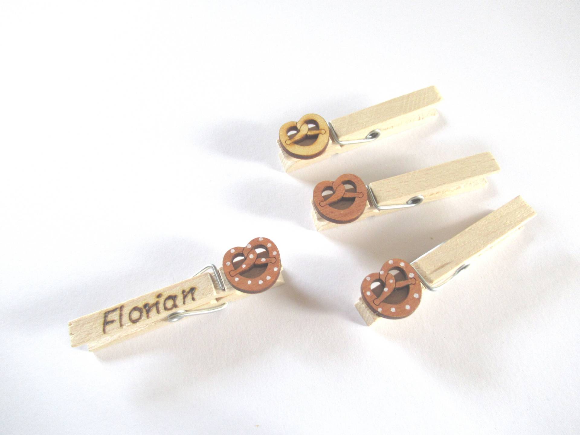 Glubberl - Holzklammer Brezel Gravur Brandmalerei Florian Anstecker Oktoberfest Volksfest Gäubodenfest Dult von DeinGlubberlShop