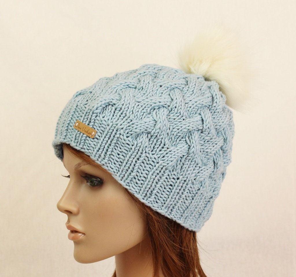 Mütze "Luisa" Mit Bommel, Anfertigung in Wunschfarbe, Geschenk, Bommelmütze, Zopfmuster, Zopf, Wintermütze, Wollmütze, Strickmütze Mütze "Luisa" Mit Bommel, Anfertigung in Wunschfarbe, Geschenk, Bommelmütze, Zopfmuster, Zopf, Wintermütze, Wollmütze, Strickmütze von DeinUnikatManufaktur