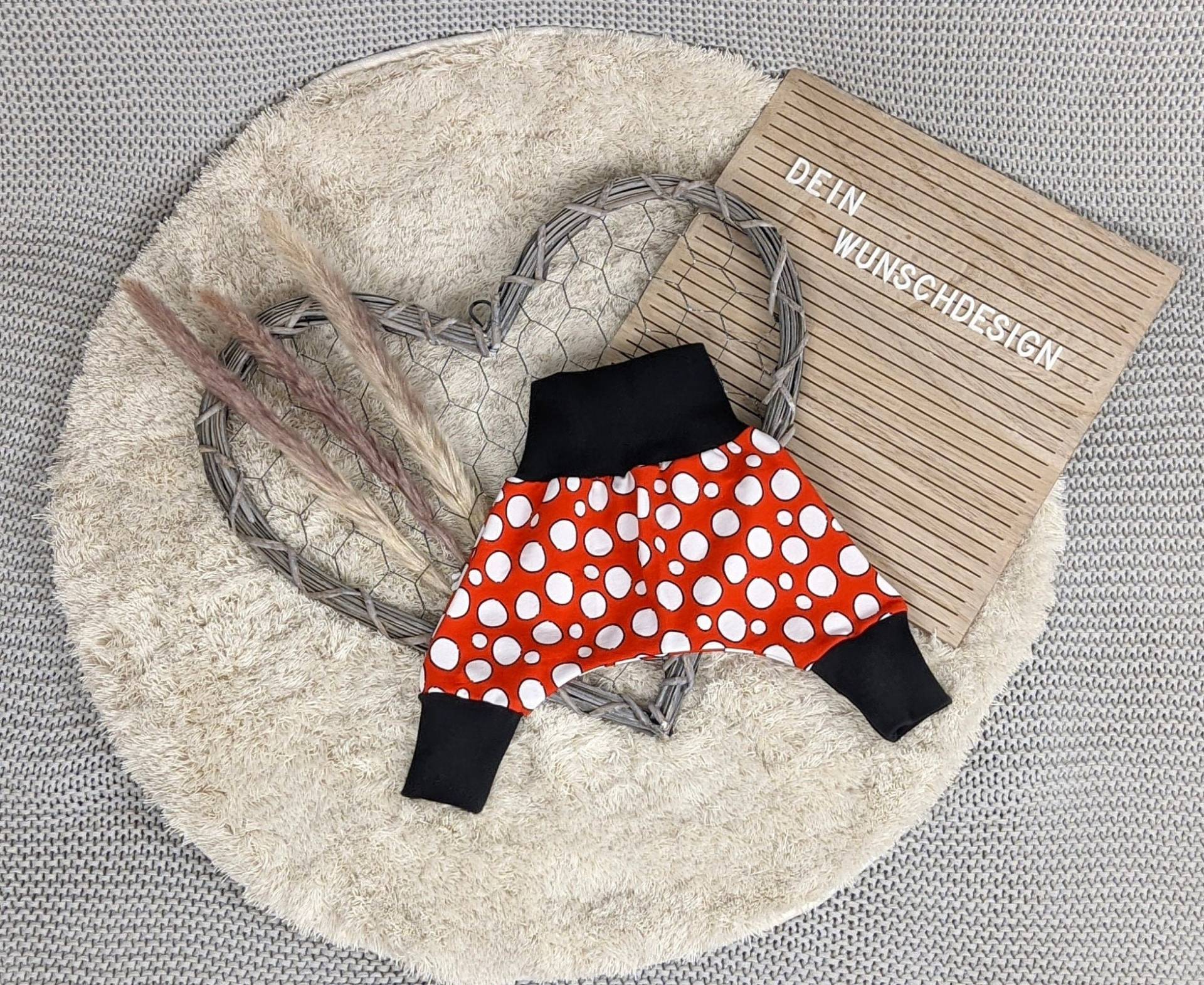 Sofortkauf I Pumphose Baby Rot Weiß Gepunktet Sweatstoff Sofortkauf I Pumphose Baby Rot Weiß Gepunktet Sweatstoff von DeinWunschDesignShop