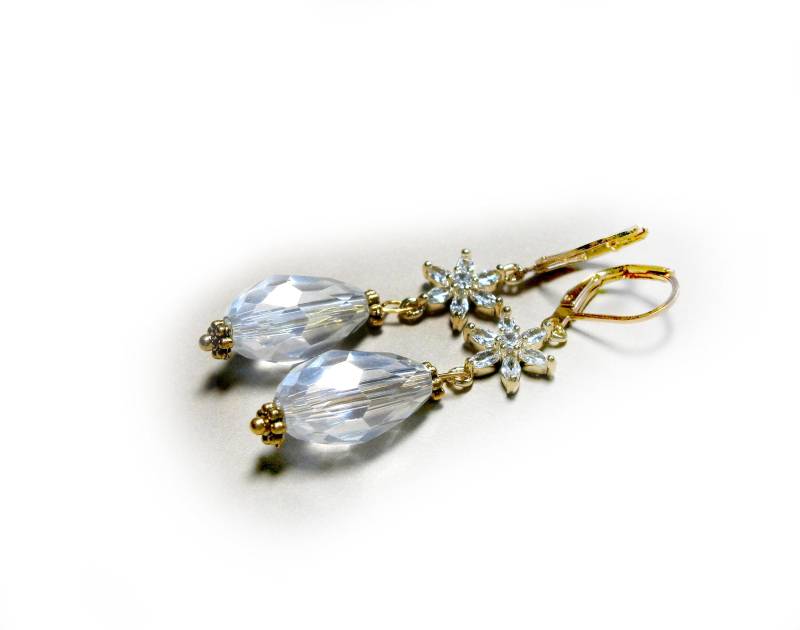 Blumen Ohrringe Mit Zirkonia Und Glastropfen Anhängern Vergoldete Glas Ohrhänger von DeineSchmuckFreundin