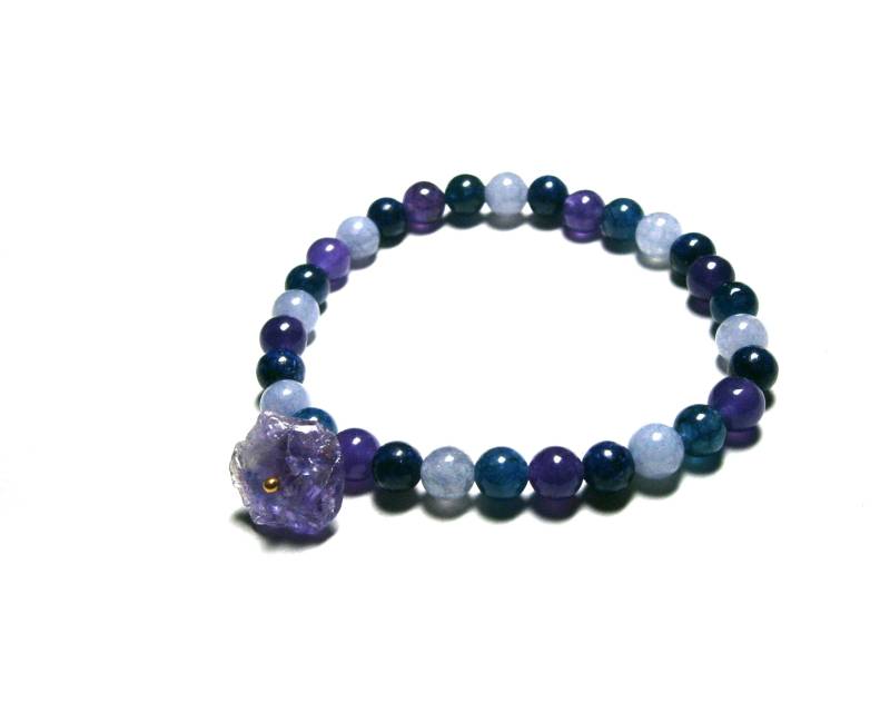 Edelstein Perlen Armband Mit Amethyst Rohstein Anhänger, Dehnbar Edelstein Perlen Armband Mit Amethyst Rohstein Anhänger, Dehnbar von DeineSchmuckFreundin