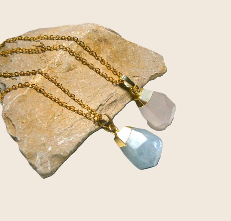 Halskette Mit Aquamarin Oder Rosenquarz Anhänger Vergoldete Kette Hellblauem Rosafarbenem Edelstein Halskette Mit Aquamarin Oder Rosenquarz Anhänger Vergoldete Kette Hellblauem Rosafarbenem Edelstein von DeineSchmuckFreundin