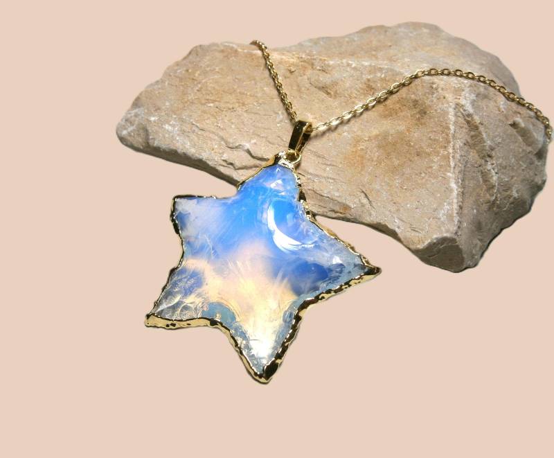 Halskette Mit Stern Regenbogen Mondstein Vergoldete Kette Opalith Anhänger Halskette Mit Stern Regenbogen Mondstein Vergoldete Kette Opalith Anhänger von DeineSchmuckFreundin