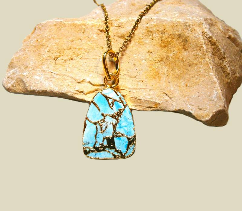 Halskette Mit Türkisblauem Jaspis Anhänger Vergoldete Kette Hellblauem Meeressediment-Jaspis, Edelstein, Kintsugi Stil Halskette Mit Türkisblauem Jaspis Anhänger Vergoldete Kette Hellblauem Meeressediment-Jaspis, Edelstein, Kintsugi Stil von DeineSchmuckFreundin