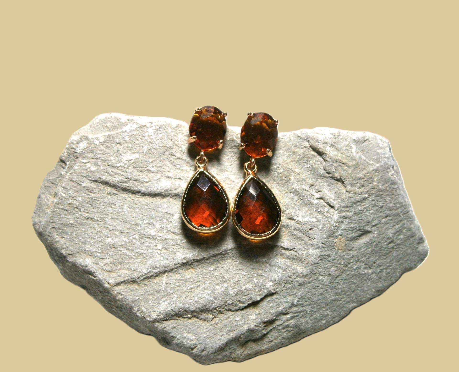 Kristall Ohrringe Topasfarben Vergoldete Glas Ohrhänger in Rotbraun Oder Pfirsich von DeineSchmuckFreundin