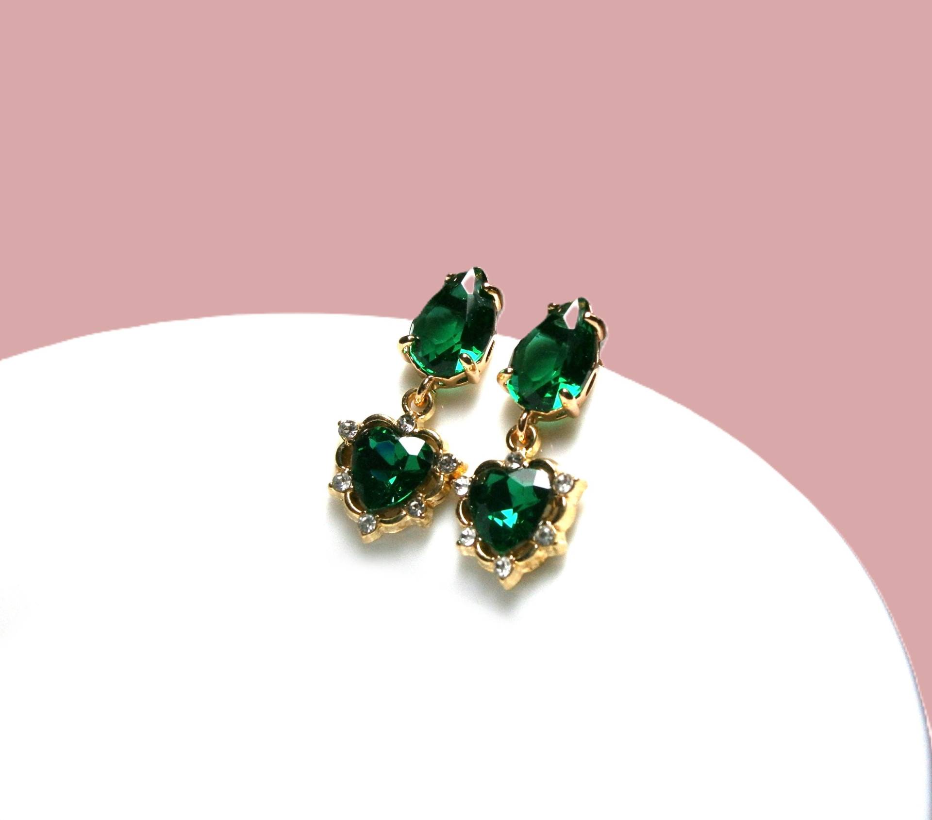 Ohrringe Kristallglas Smaragdgrün Mit Herz Anhänger, Hängende Zirkonia von DeineSchmuckFreundin