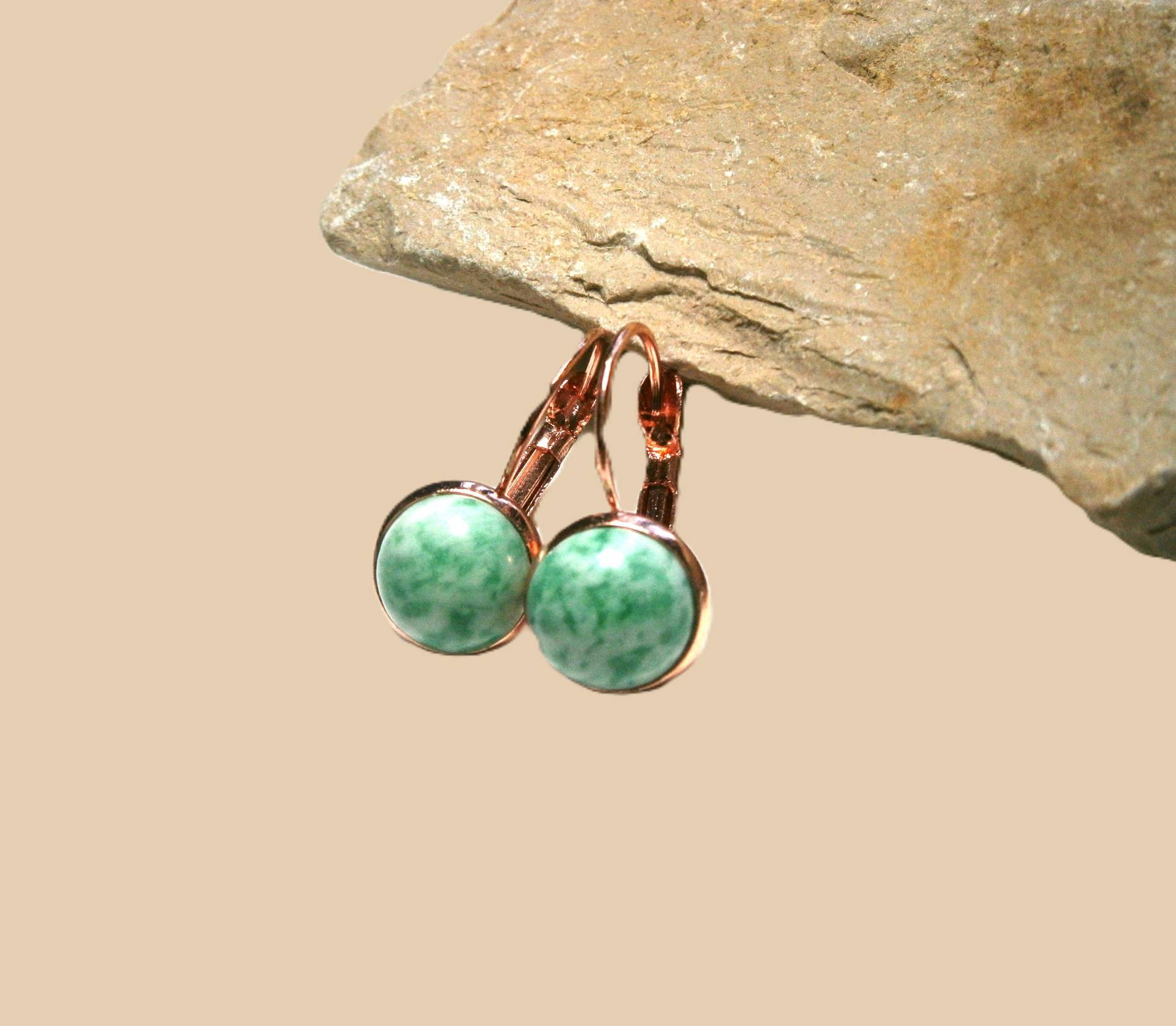 Ohrringe Moosachat Roségold Vergoldet, Hängende Mit Beige-Grünem Edelstein von DeineSchmuckFreundin