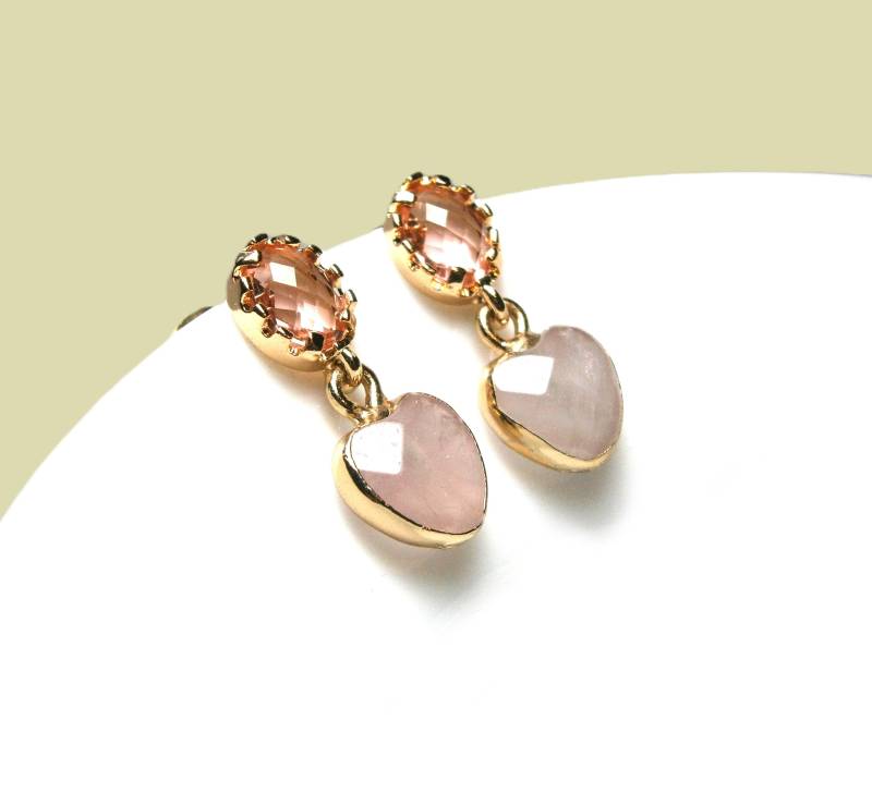 Rosa Kristall Ohrringe Rosenquarz Herz Anhänger Edelsteinohrringe Aus Vergoldetem Edelstahl von DeineSchmuckFreundin
