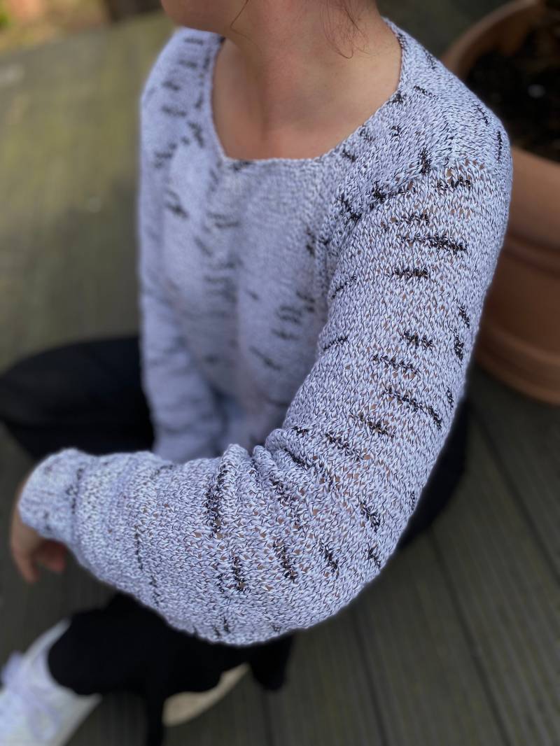 Handgestrickter Pullover, Langer Arm, Baumwolle, Viskose, Schwarz-Weiß Meliert Handgestrickter Pullover, Langer Arm, Baumwolle, Viskose, Schwarz-Weiß Meliert von DeineWunschstuecke