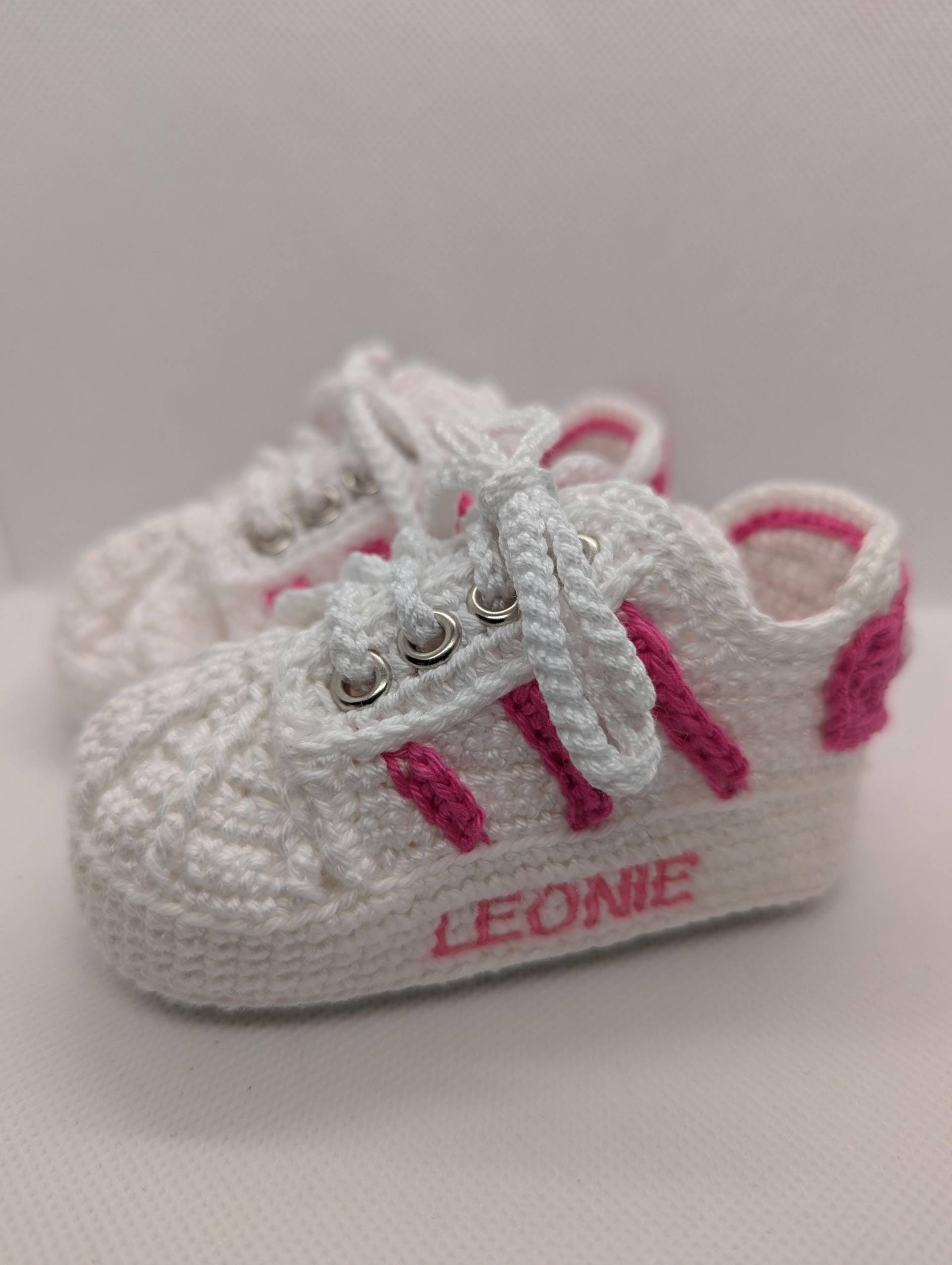 Babyschuhe Gehäkelt, Sneaker Für Babys, Babyshoes Crochet, Sportschuh, Turnschuh, Personalisierung Mit Name Möglich von Deinmalig